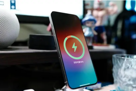 杨浦苹果15换屏服务分享用什么充电器给iPhone15充电更好 